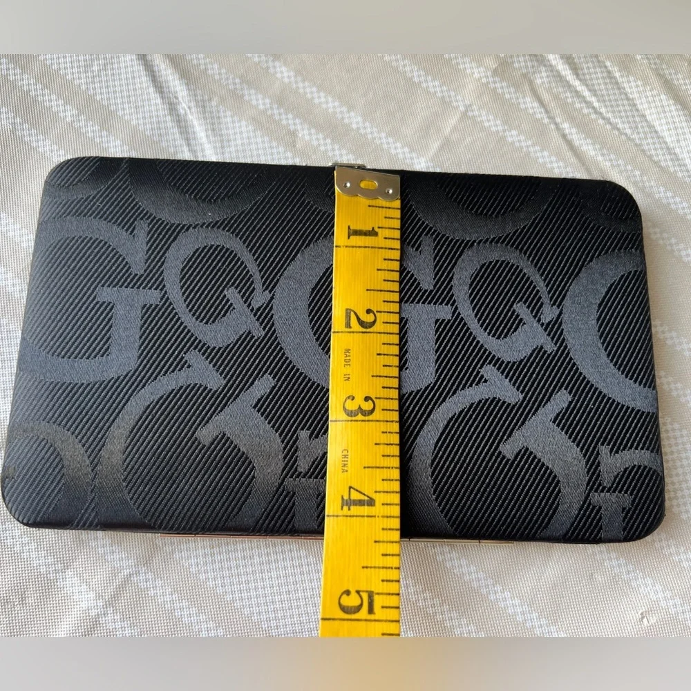 🌸4/$25 Black “G” snap wallet/clutch
